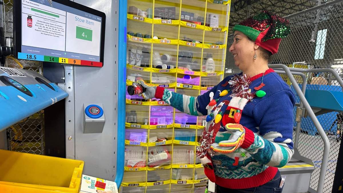 Foto tomada en un almacén de Amazon en Woodland Park, Nueva Jersey, el 18 de diciembre del 2023