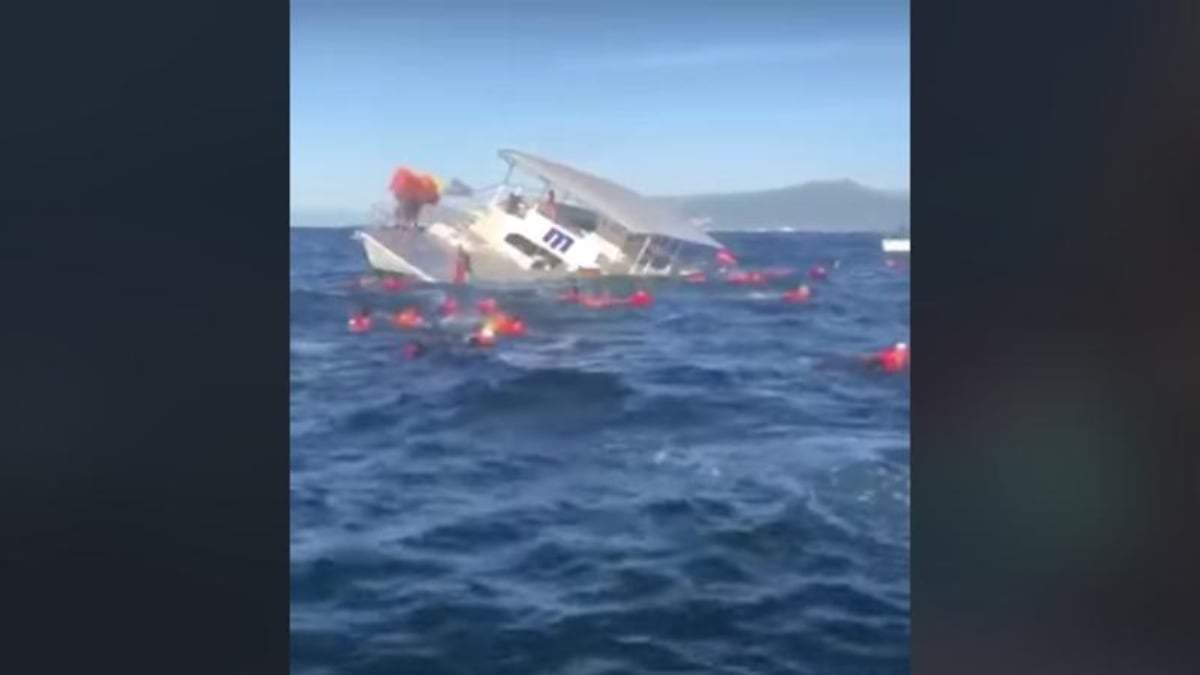 Catamarán hundido en Puerto Vallarta