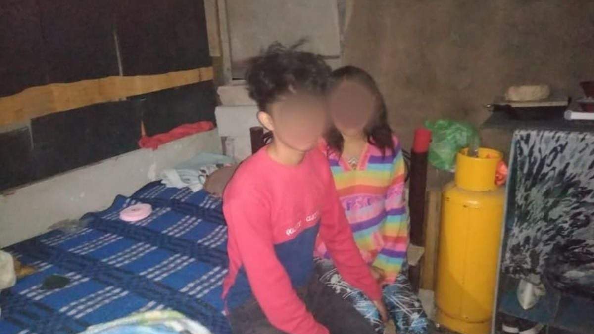 La pareja, de 15 y 12 años de edad, que recientemente se convirtieron en padres.