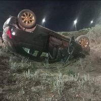Un vehículo volcó en la ruta 7 de Neuquén por un desperfecto mecánico en una de sus ruedas