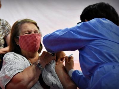 Con quiénes y en dónde: se reanudó la vacunación contra el coronavirus en Neuquén