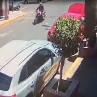 Nuevo video revela huida en motos de al menos seis sujetos que robaron a cuentahabiente escoltado