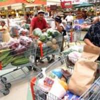 Se avecina la recesión en México; consumo de los mexicanos sigue cayendo, según el Inegi
