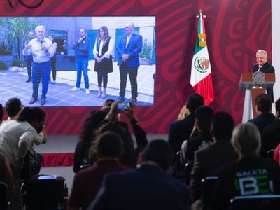 "El PRI evolucionó, usted no": así reaccionó Santiago Creel a la burla de AMLO