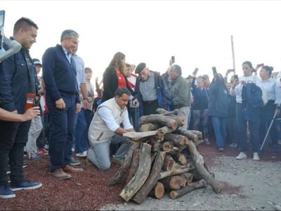 Con el encendido del fogón, Zapala inauguró la cuarta edición del Campeonato de Asadores a la Estaca