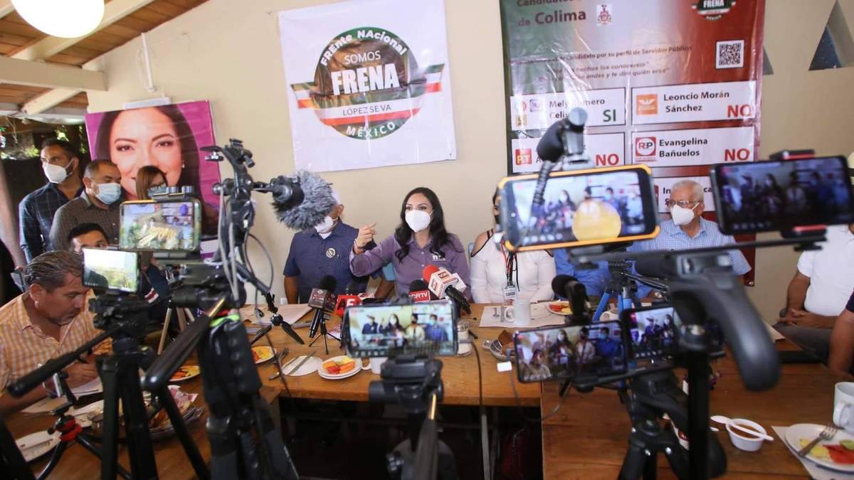 Conferencia de Frenaaa y la candidata de la coalición Va por Colima