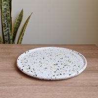 Con 1 plato o una bandeja vieja: mirá cómo crear esto tan fabuloso para decorar tu casa con un diseño de revista