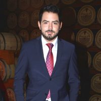 José Eduardo Derbez tiene un segundo "héroe" que no es Eugenio, su papá