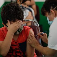 En un día, casi 6 mil contagios y 12 muertos por covid-19; van 2.3 millones de niños vacunados
