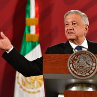 AMLO pide no sancionar a TV Azteca pese a llamado a no hacer caso a López-Gatell