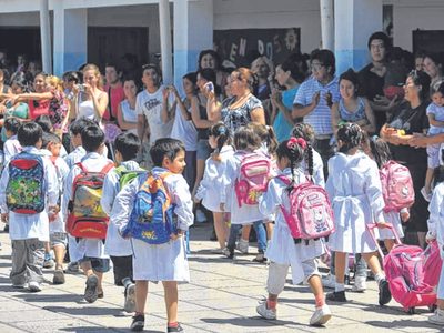 Familias tomaron una escuela de Cipolletti y demandan más seguridad para los alumnos