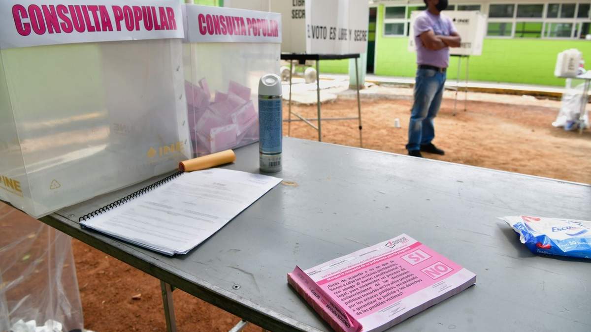 Una casilla de la consulta popular 2021 en la capital del país