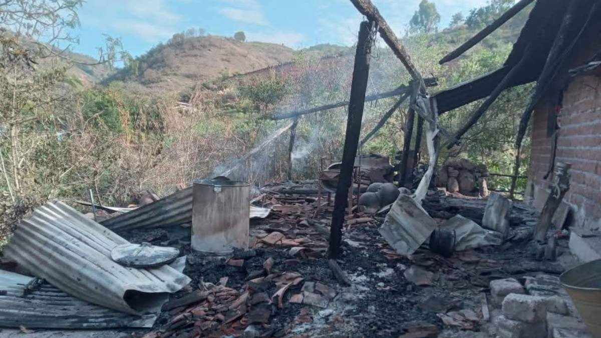 Viviendas dañadas en San Pedro Huitzapula