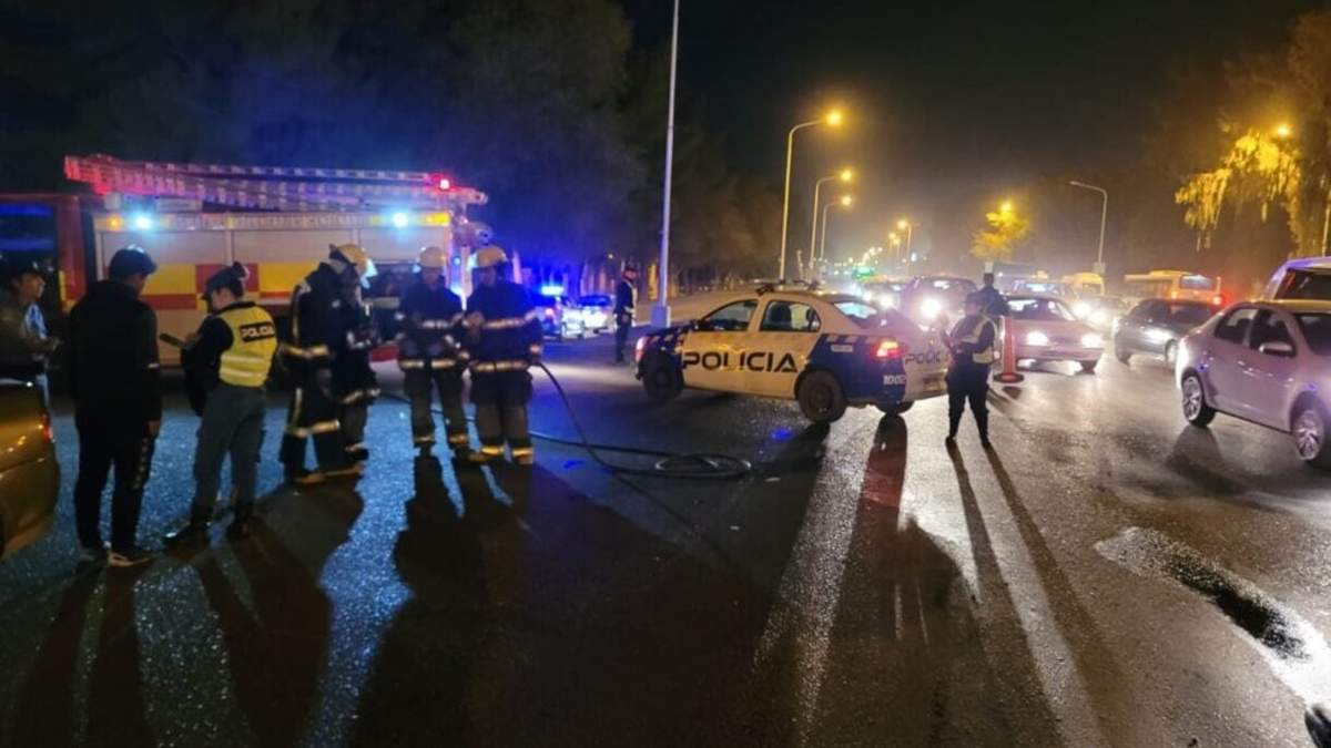 El accidente ocurrió en el ingreso al cementerio de Centenario. Fuente: (CD).