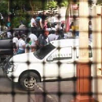 Oficialistas encapuchados irrumpen en iglesia y atacan a obispos y periodistas en Nicaragua