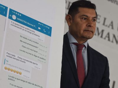 Alejandro Armenta denuncia supuestos mensajes de intimidación de Norma Piña