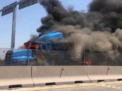 Bloquean con tráileres incendiados puente Reynosa-Pharr
