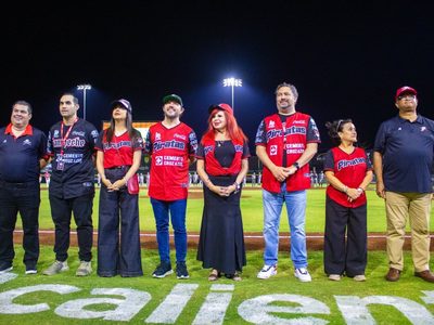 Abuchean a Layda Sansores en inauguración de la LMB en Campeche (Video)