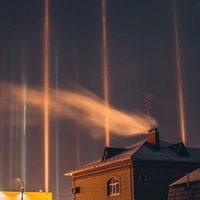 Asombroso fenómeno: columnas de luz se alzan en el cielo de Rusia