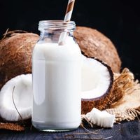 No gastes fortuna en las envasadas y hacé tu propia leche de coco con 2 ingredientes y así de fácil