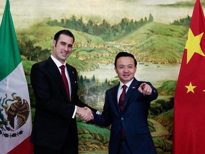 Torruco Garza dialoga con embajador de China sobre reactivar el tren de pasajeros en México