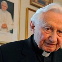 Acusan a hermano del Papa emérito de solapar abusos contra 547 niños del coro de Ratisbona