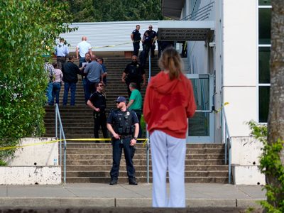 Apuñalamiento en escuela secundaria de Washington deja seis heridos, incluida la sospechosa