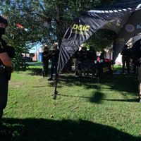 Las familias de los chicos que hagan amenazas en escuelas deberán pagar el costo del operativo