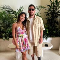 Antonela Roccuzzo y Lionel Messi hacen match con el conjunto deportivo que vas a querer tener en el placard