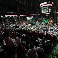 Acarreados abandonan evento de Meade en Monterrey