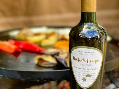 El aceite de oliva de Nito Mestre también llega a domicilio