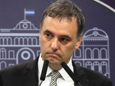 Qué dijo la escribana de Manuel Adorni tras volver a presentarse en Comodoro Py