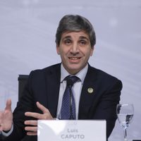 Sorpresivo gesto: Caputo le tiró flores a Kicillof por el pago de la deuda bonaerense