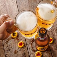 Cerveza regalará porrones a quienes cumplieron años en cuarentena