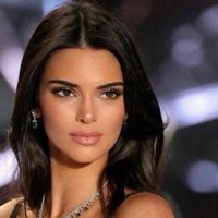 Roba suspiros: Kendall Jenner se lució con un vestido de verano