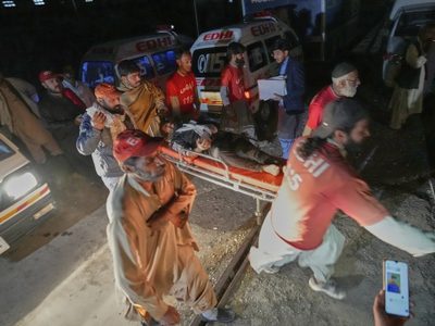 Terroristas matan a rehenes en un tren: ¿Qué hay detrás del aumento de ataques en Pakistán?