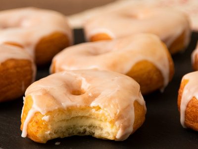 Necesitás solo 1 zanahoria, 1 huevo y otros ingredientes: prepará estas donas sin horno para tu merienda dulce