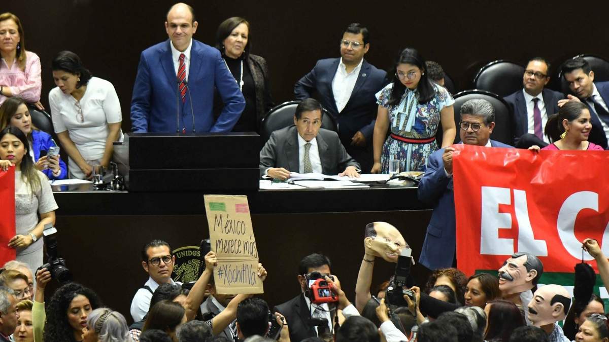 Rogelio Ramírez de la O observa el conato de bronca entre Marisol Gasé, diputada de Morena, y la panista María Teresa Castell