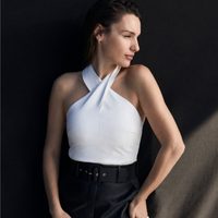Sale de los básicos: Pampita con el color de abrigo al que no muchas se animan en invierno