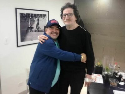 “Espérame ahí”: Charly García le escribió una carta de puño y letra a su amigo Diego Maradona