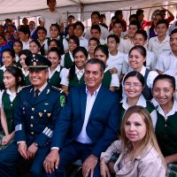 El Bronco reconoce tener 150 familiares en el gobierno de Nuevo León