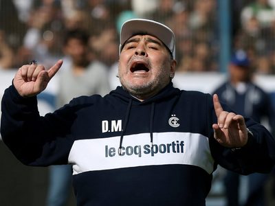 El once con el que Maradona buscará arruinarle el campeonato a Boca
