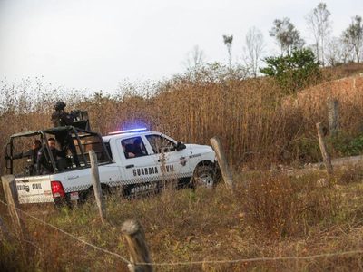 Enfrentamiento armado en Cotija deja un policía muerto; dos civiles fallecen por las balas perdidas
