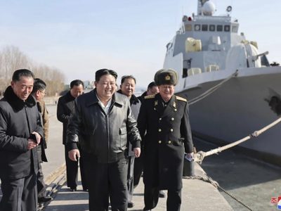 Ministro japonés propuso reunirse “lo antes posible” con Kim Jong Un