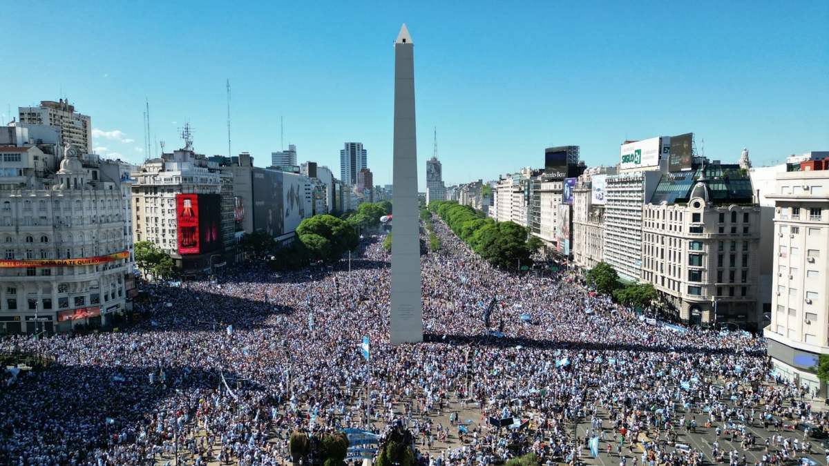 Anibal Fernández cruzó a Claudio Tapia por los festejos. Fuente: (Forbes)