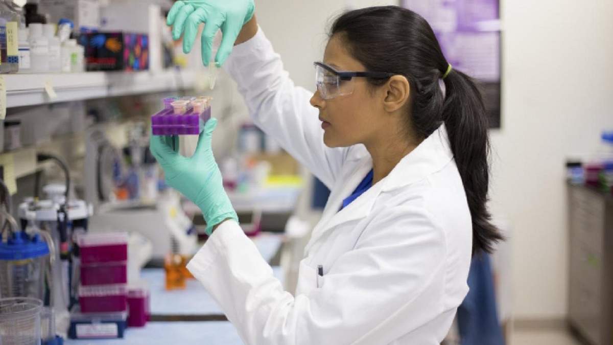 Intenso trabajo de los laboratorios clínicos los casos activos de coronavirus. Fuente: (Twitter)