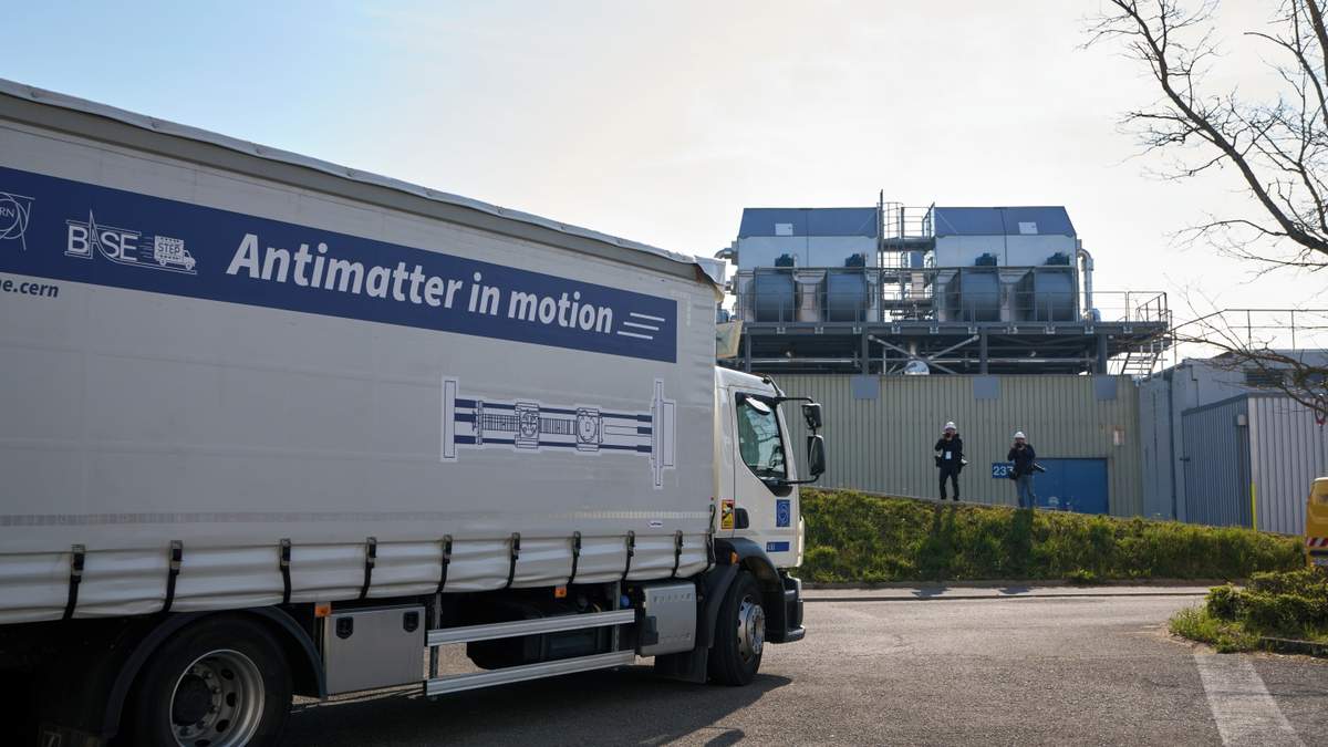 El experimento logró transportar con éxito una trampa llena de antiprotones a través del sitio principal del CERN, un primer paso notable hacia el suministro de antimateria a otros laboratorios europeos