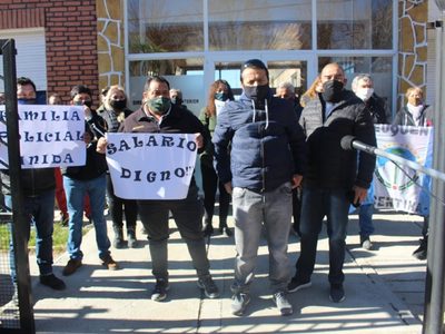 Zapala: policías retirados se sumaron a los reclamos por mejoras salariales