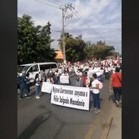 Mujeres marchan en Chilpancingo para manifestar su apoyo a Salgado Macedonio