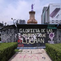 Sheinbaum insiste en colocar la estatua “La Joven de Amajac” en lugar de la de Cristóbal Colón